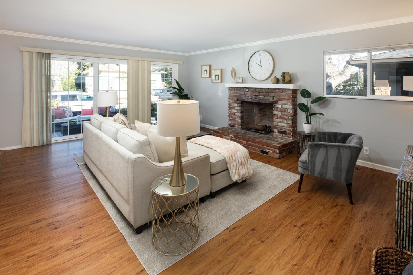 255 Mariposa Ave