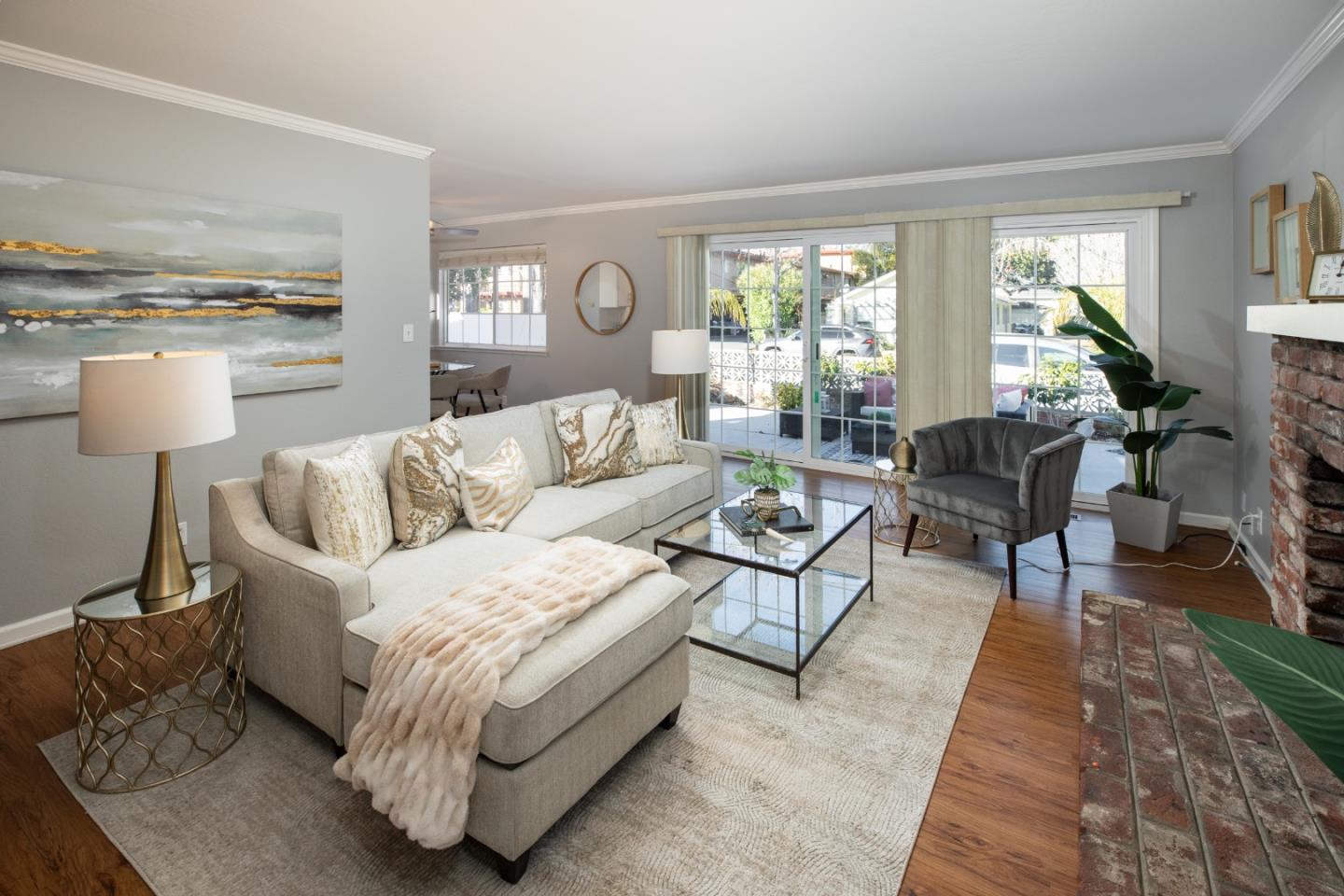 255 Mariposa Ave