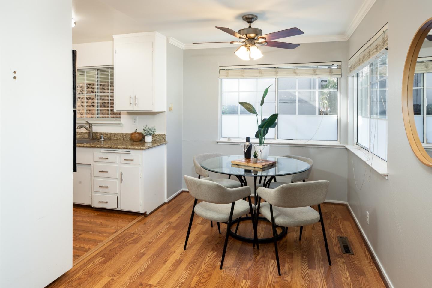 255 Mariposa Ave