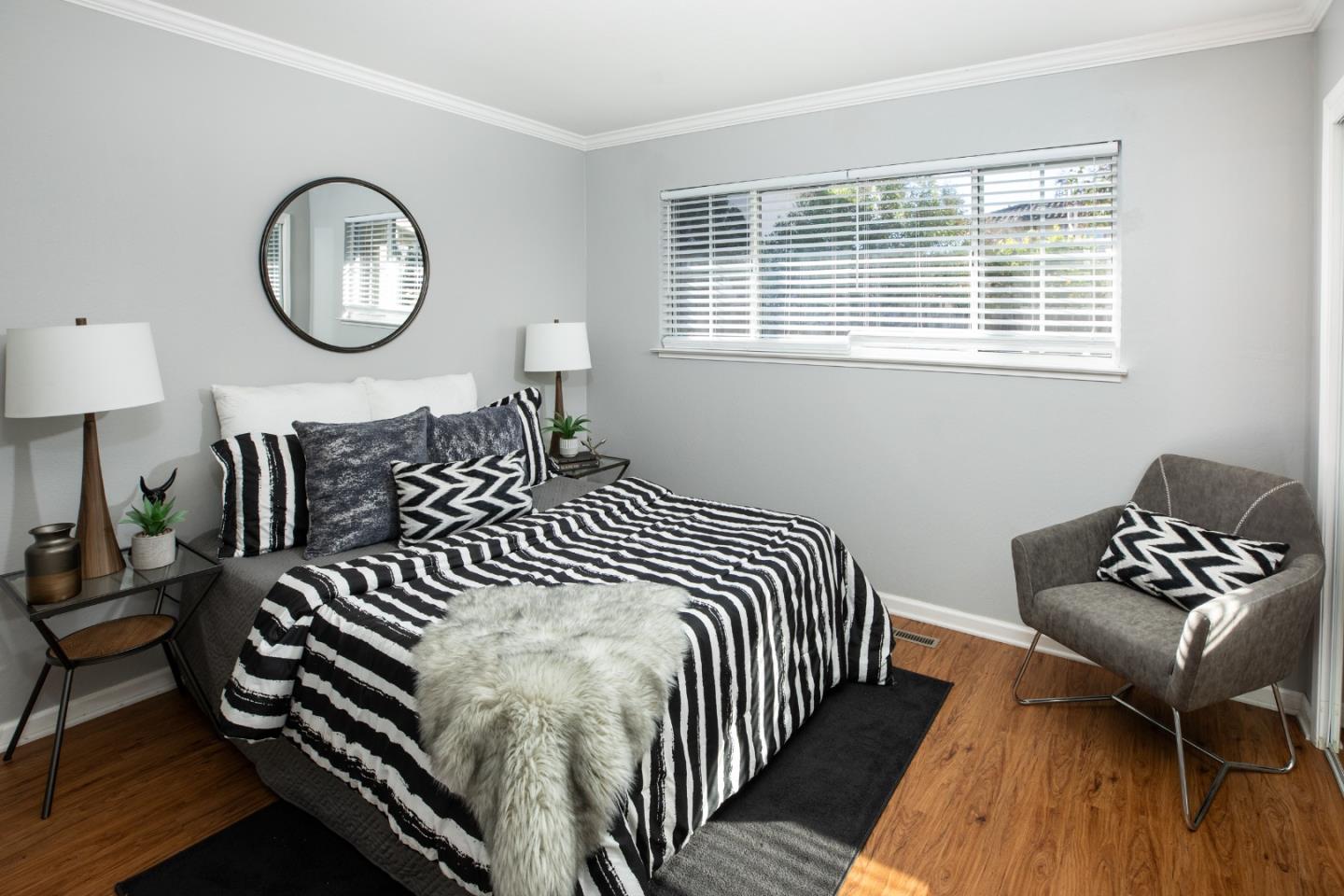 255 Mariposa Ave