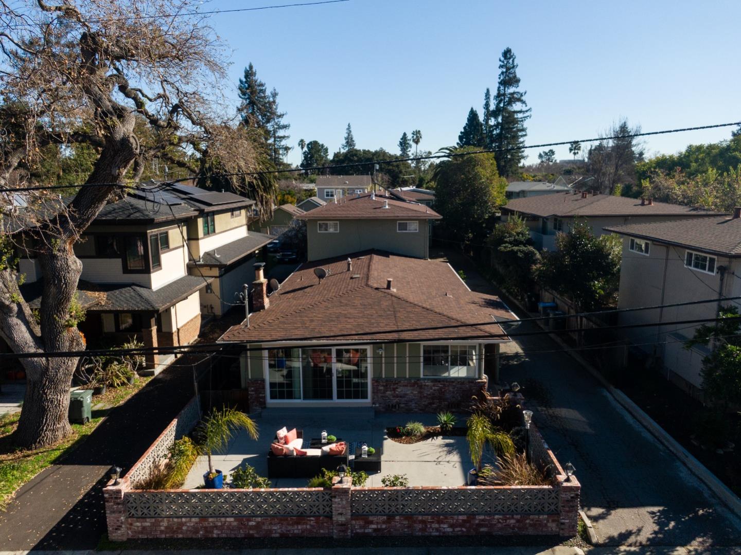 255 Mariposa Ave