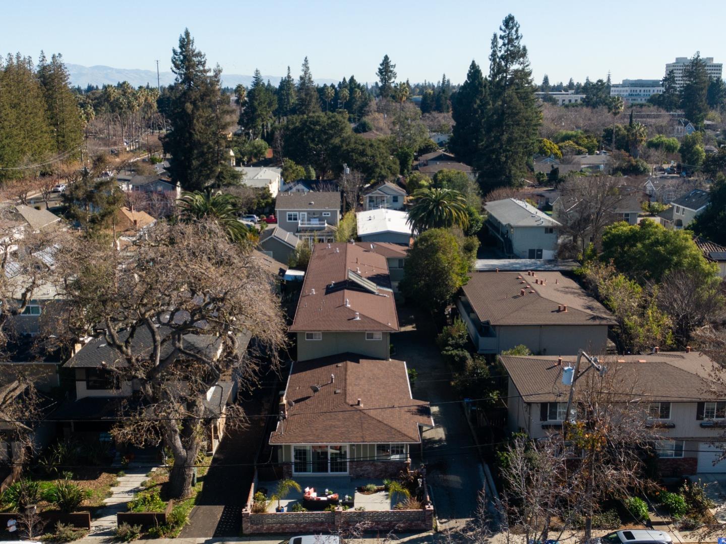 255 Mariposa Ave