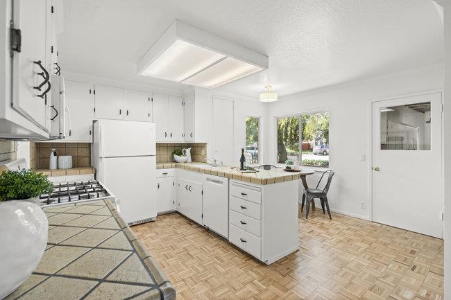 1032 Berkeley AVE