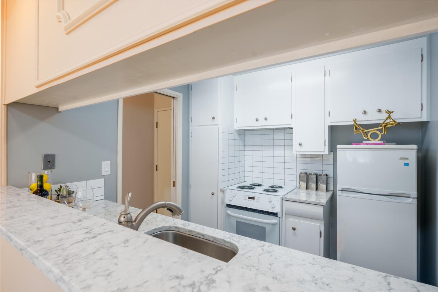 222 Laurel Street 211