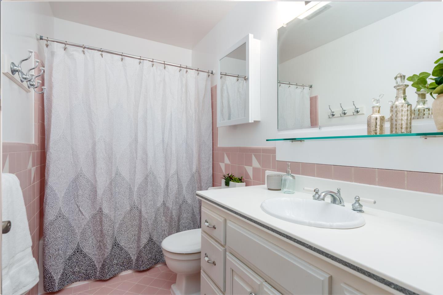 222 Laurel Street 211