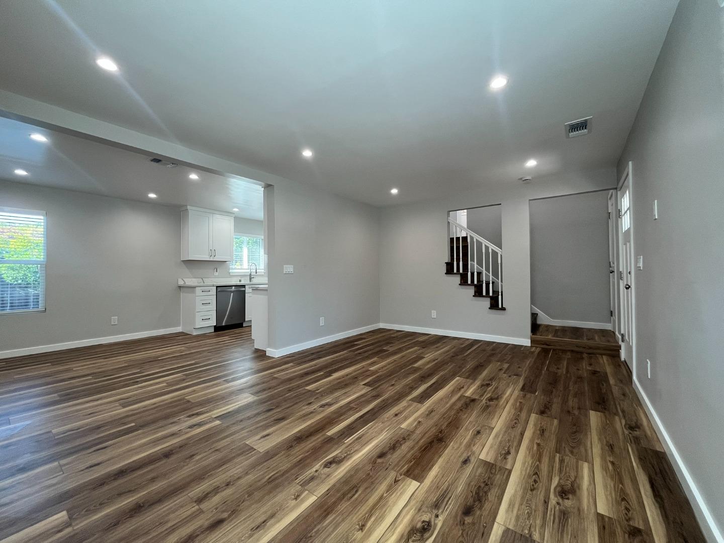 12 Greenwood Lane