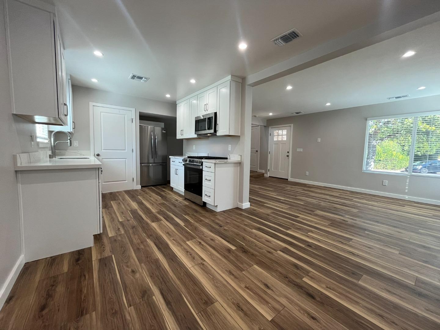 12 Greenwood Lane