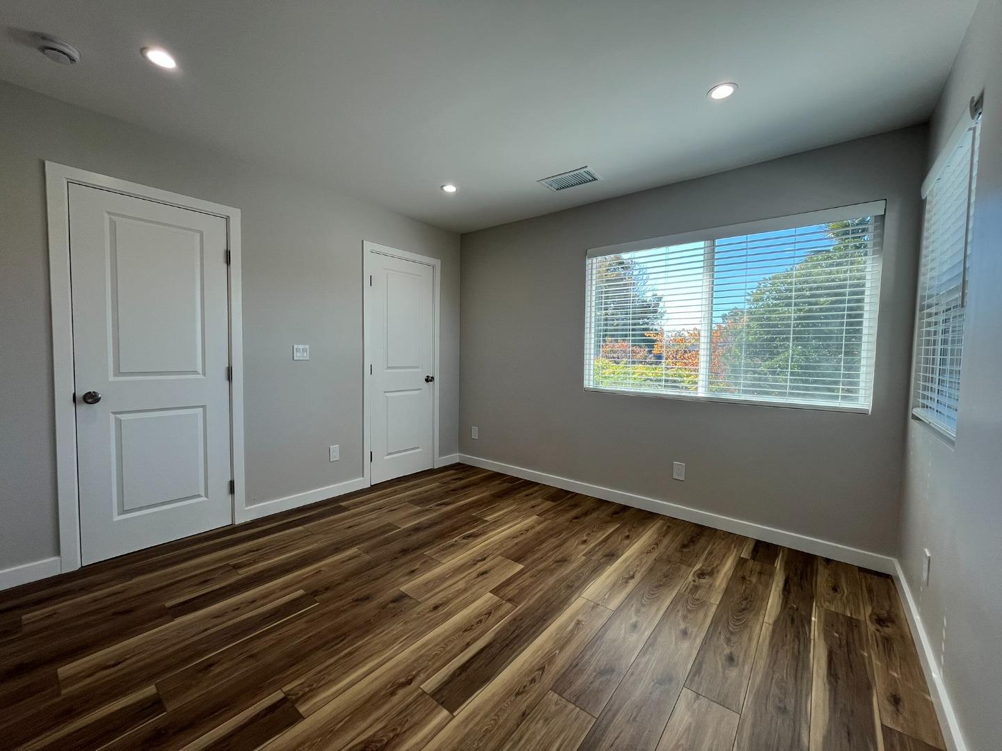 12 Greenwood Lane
