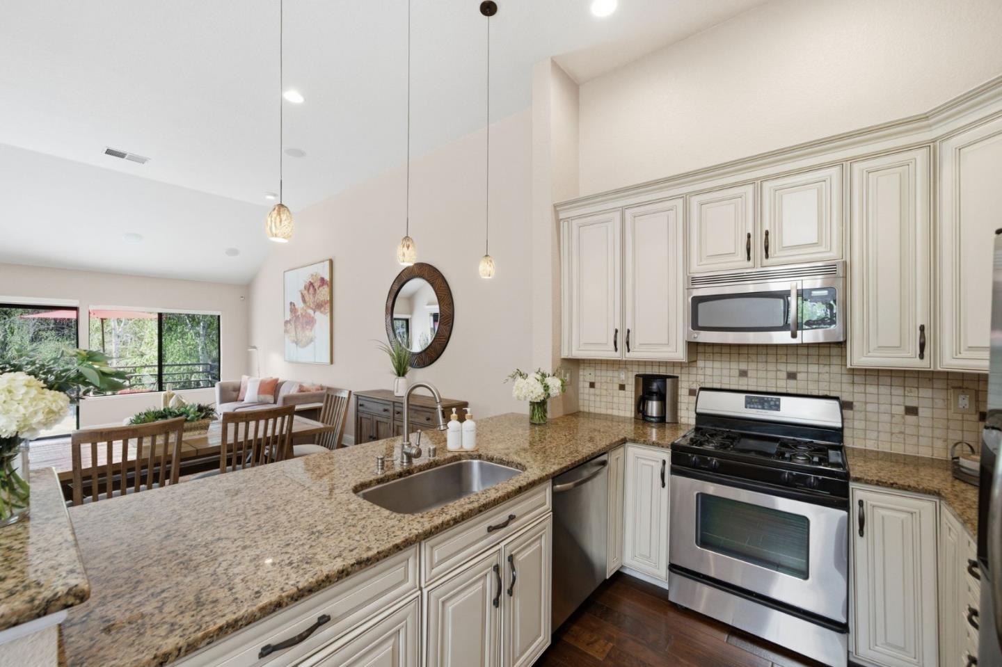 3030 Lakemont Drive 3