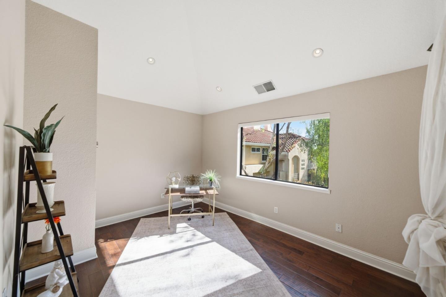3030 Lakemont Drive 3