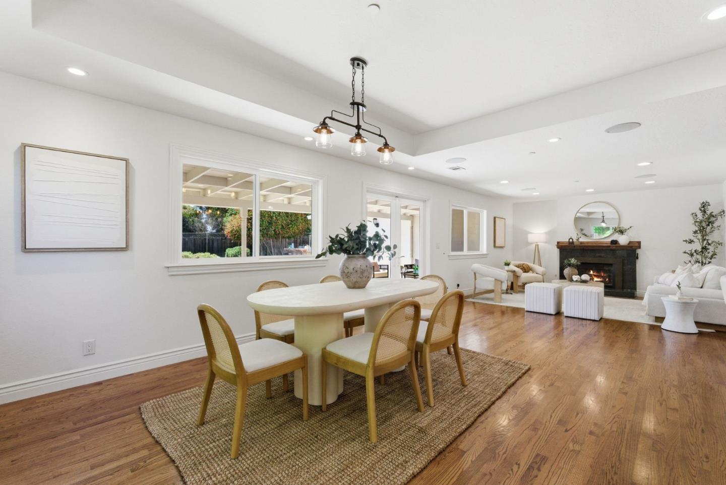 953 West Cardinal Drive