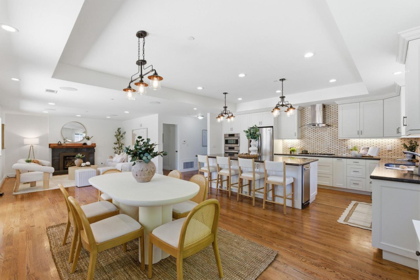 953 West Cardinal Drive