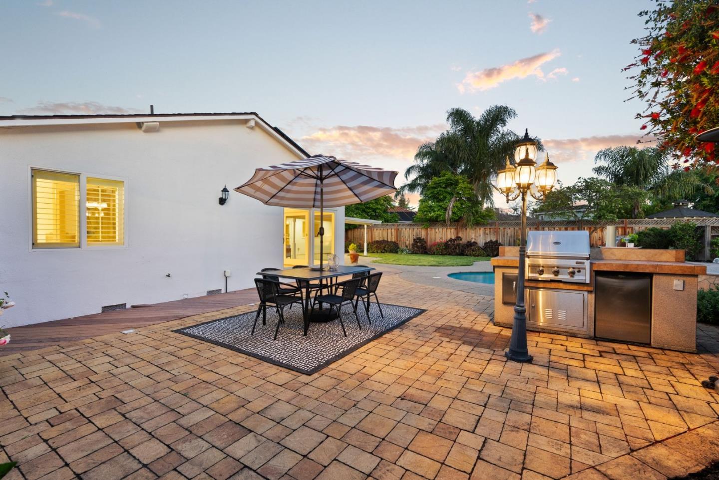 953 West Cardinal Drive