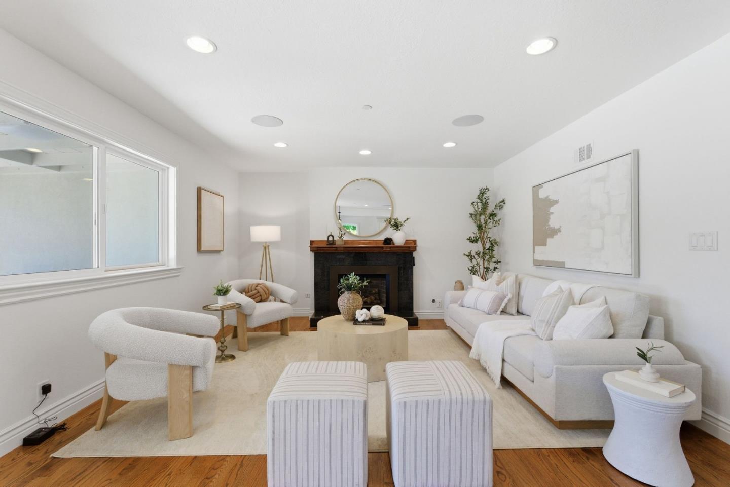 953 West Cardinal Drive