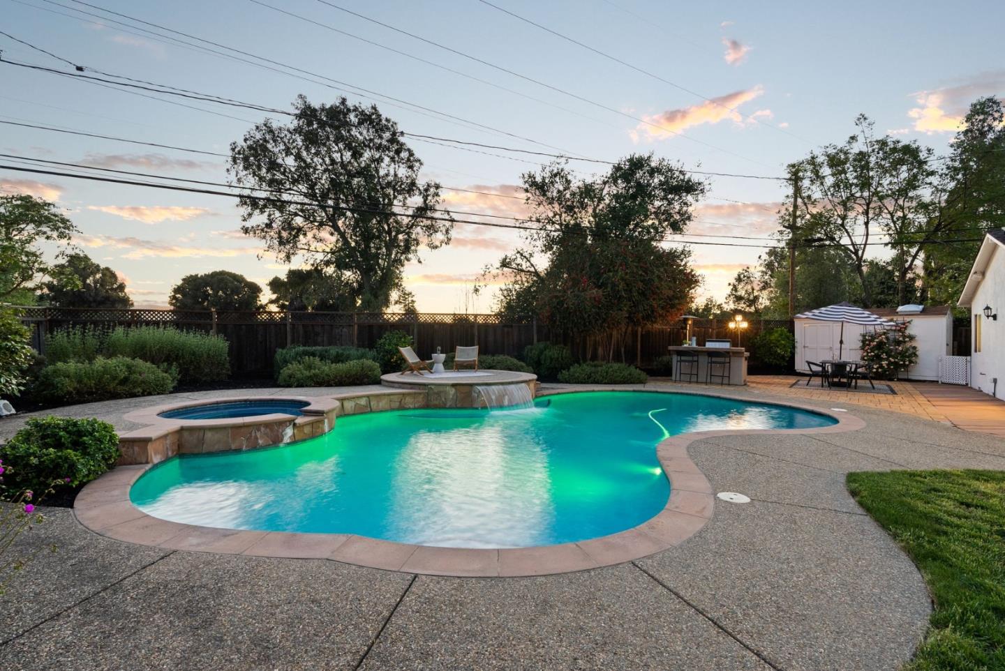 953 West Cardinal Drive