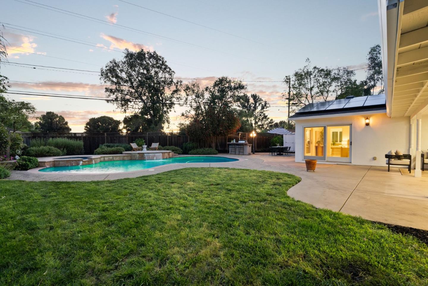 953 West Cardinal Drive