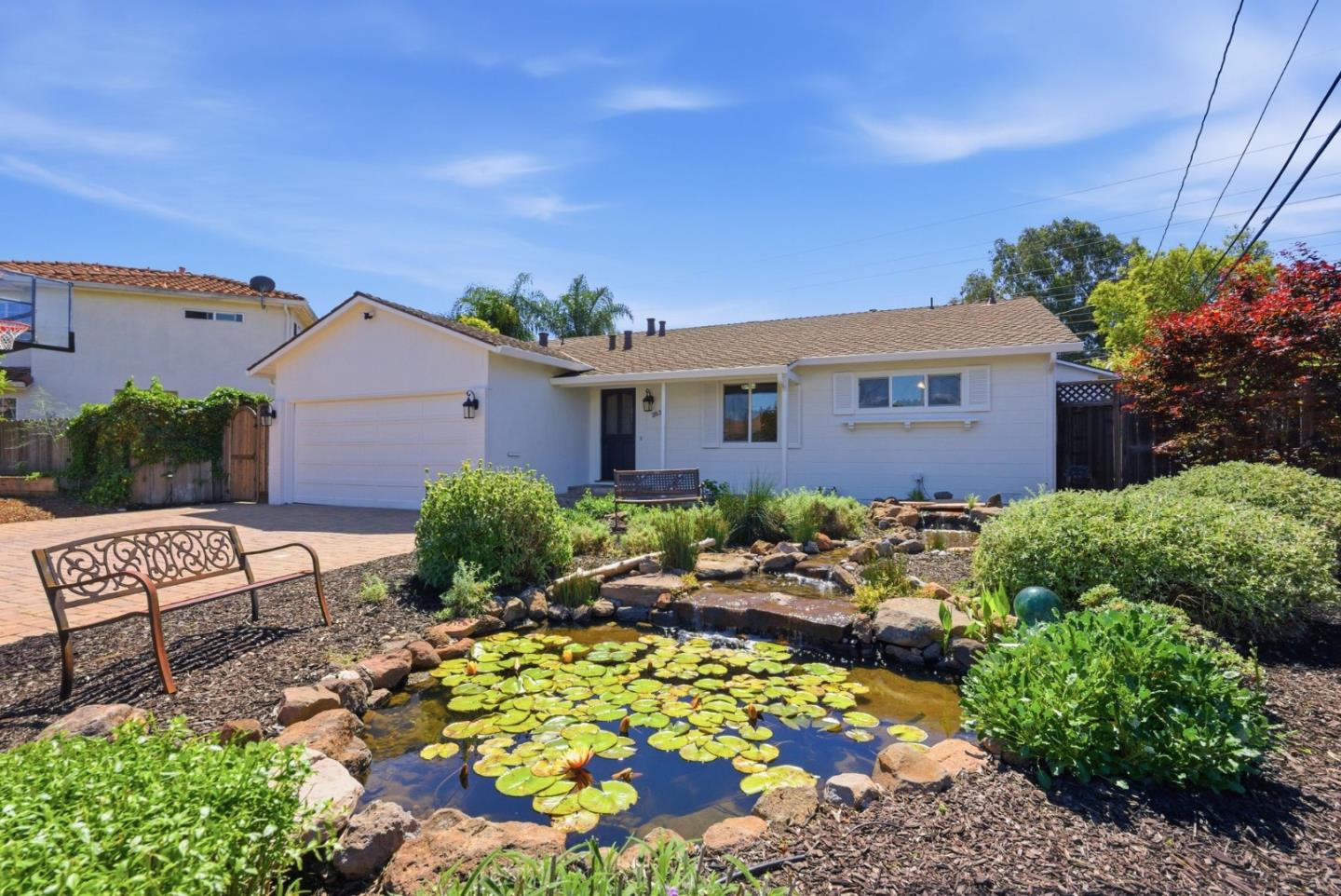 953 West Cardinal Drive