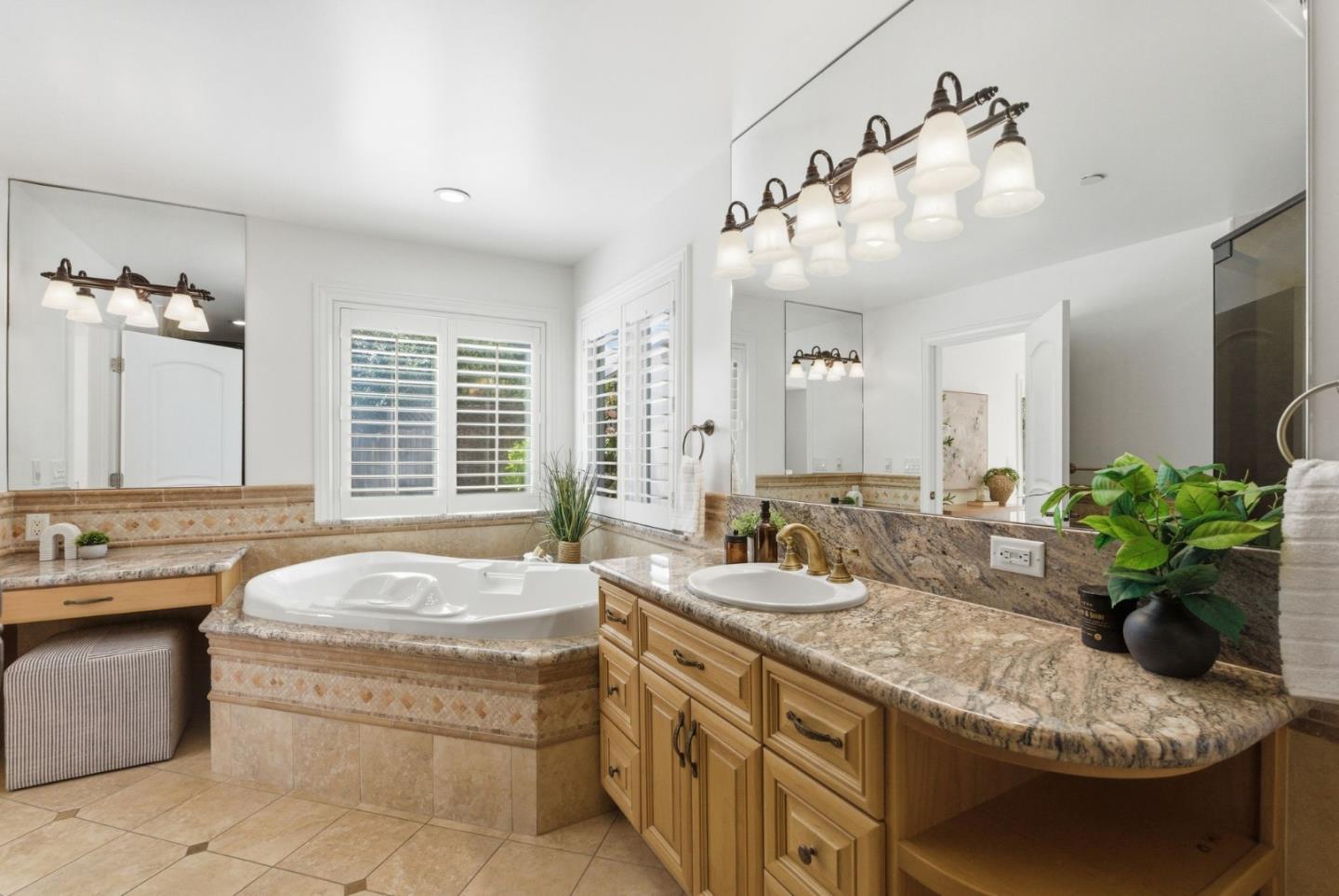 953 West Cardinal Drive