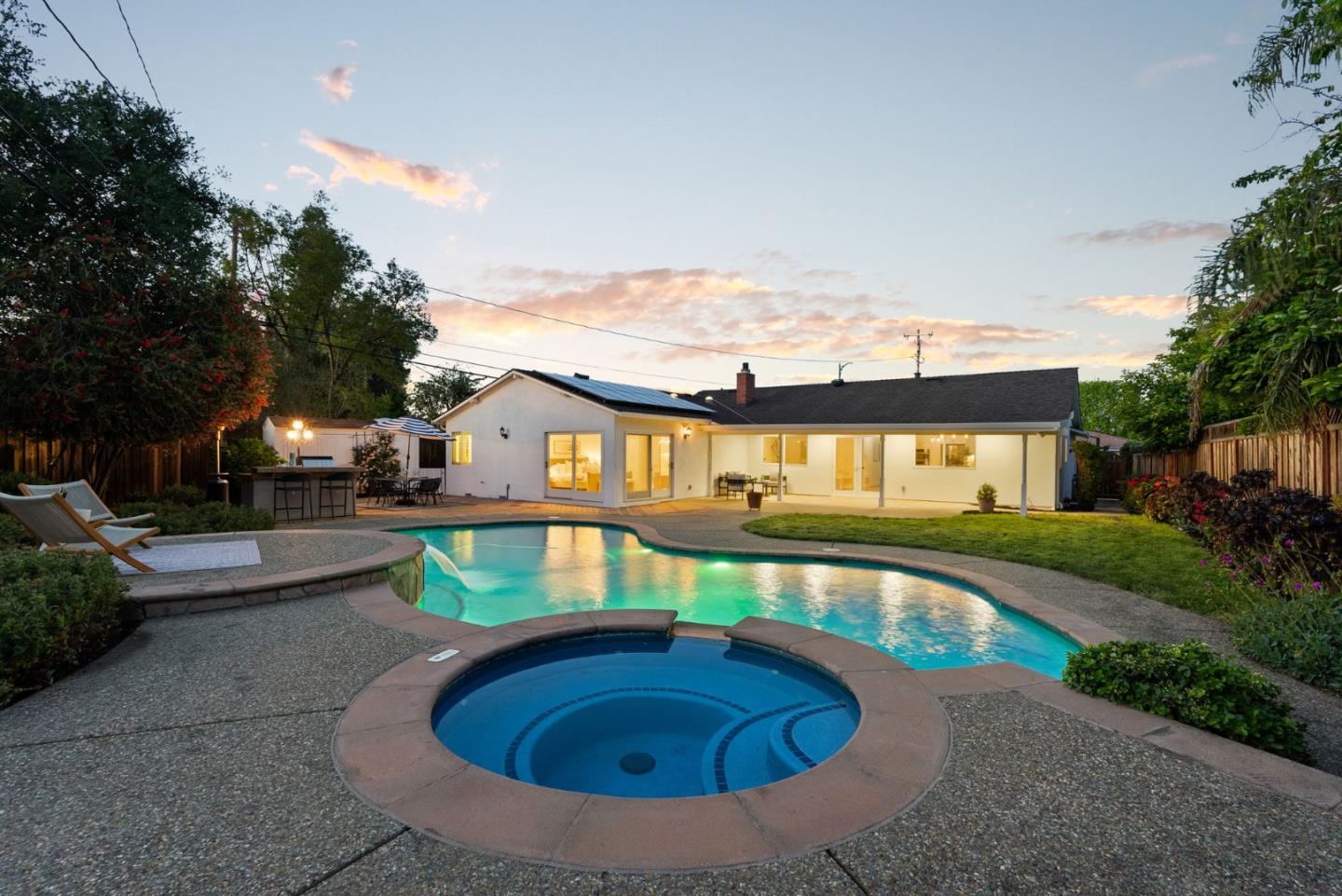 953 West Cardinal Drive