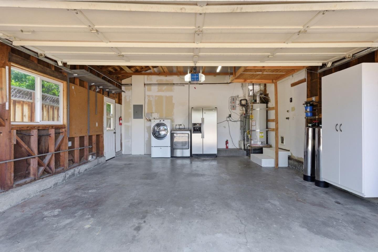 953 West Cardinal Drive