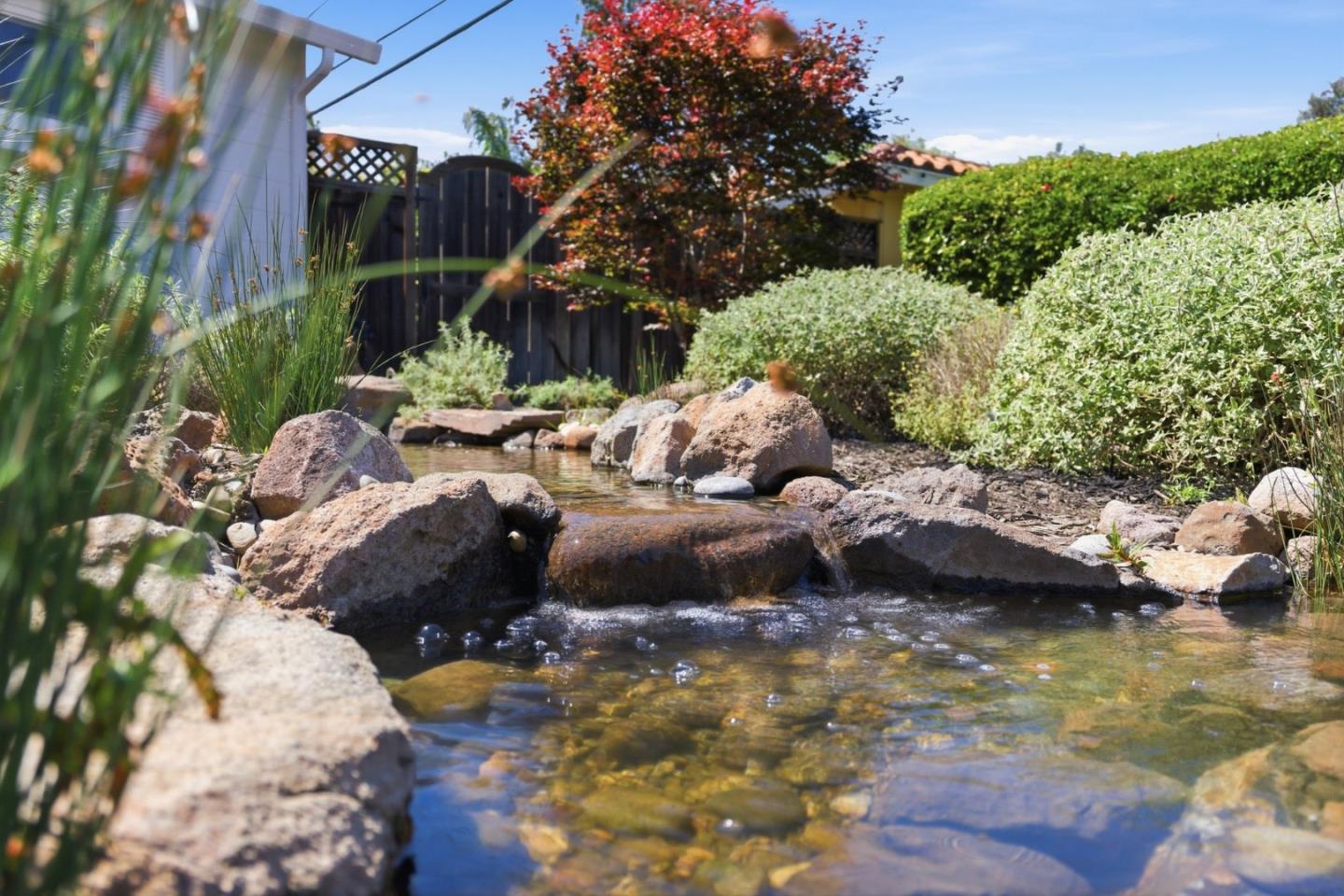 953 West Cardinal Drive