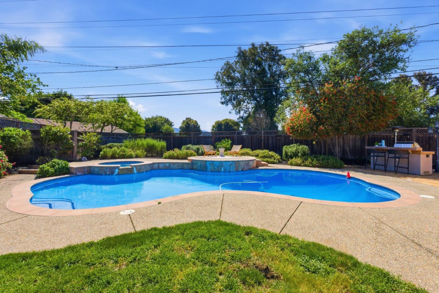 953 West Cardinal Drive