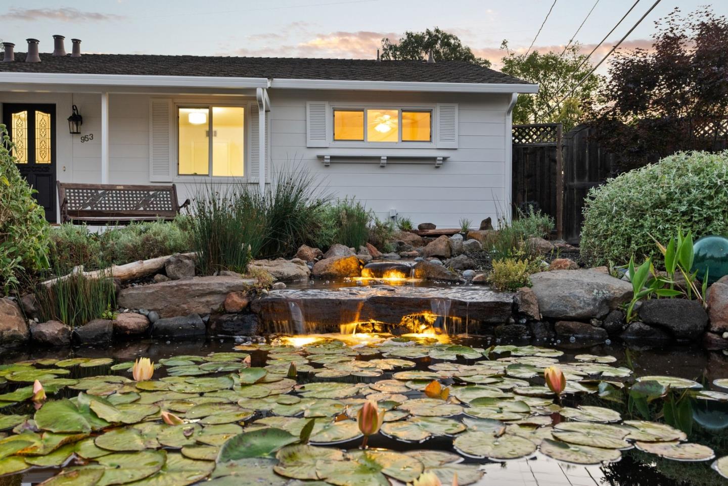 953 West Cardinal Drive