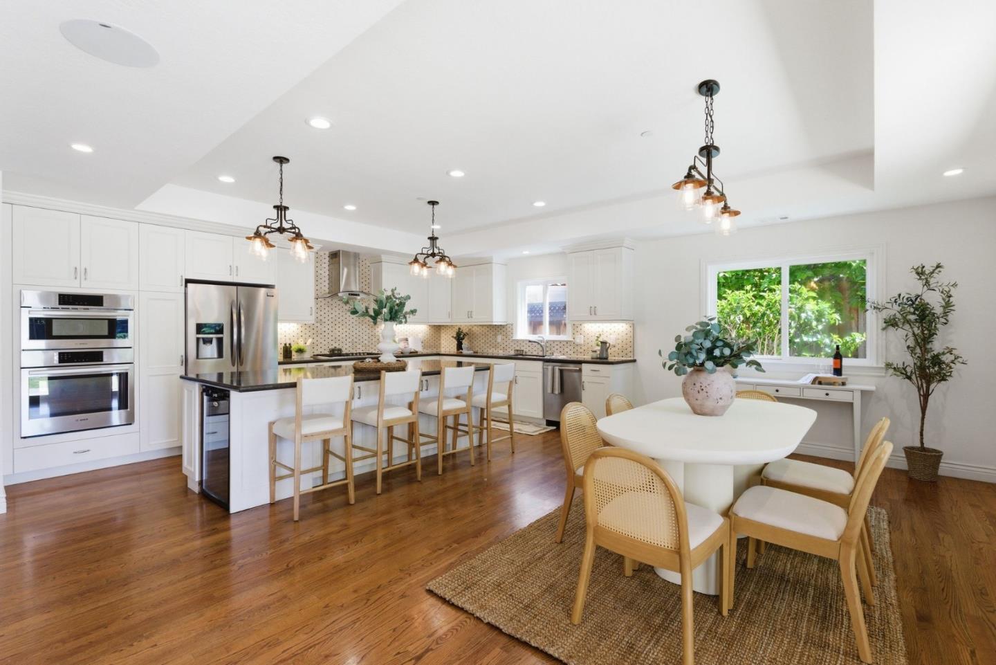 953 West Cardinal Drive