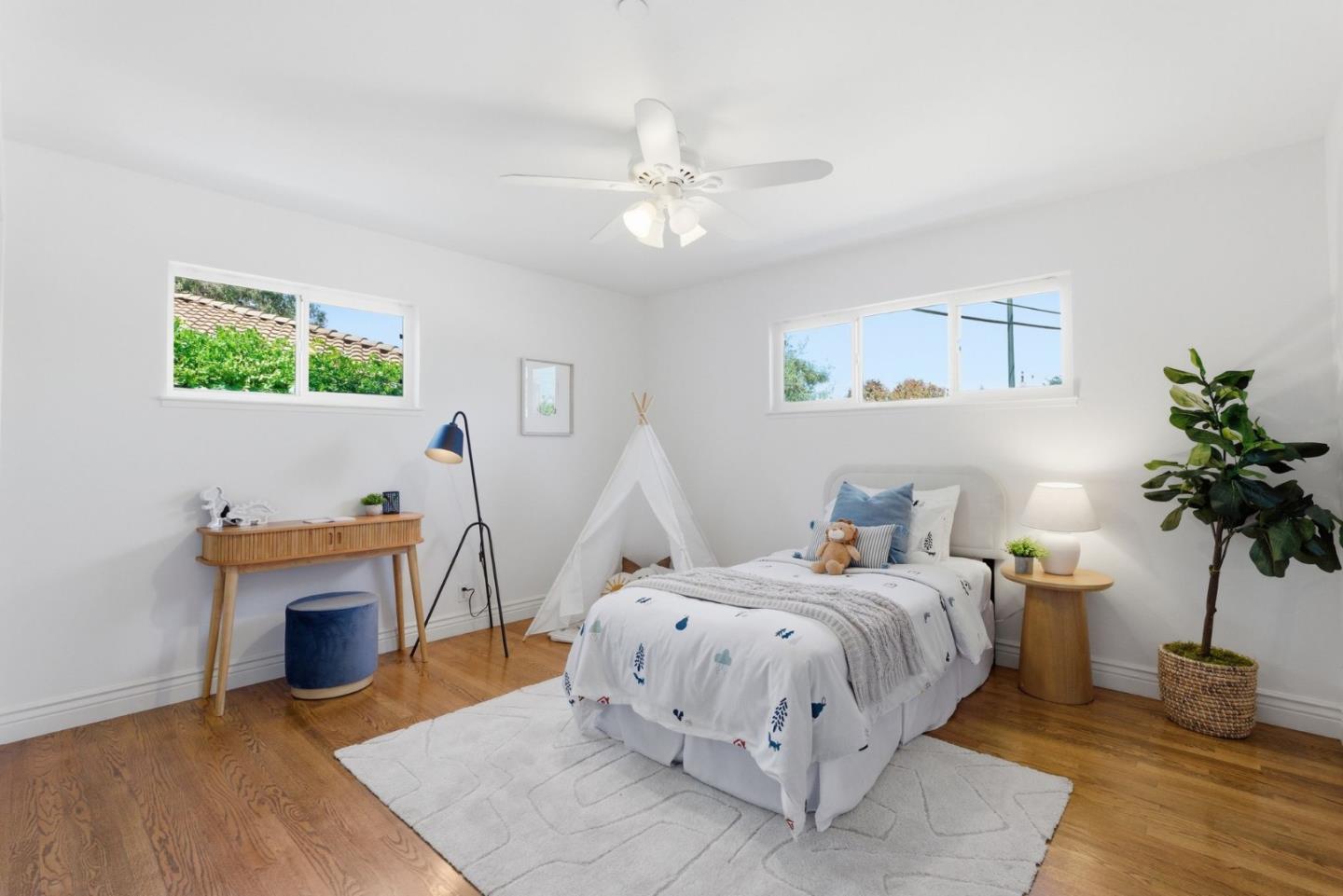 953 West Cardinal Drive