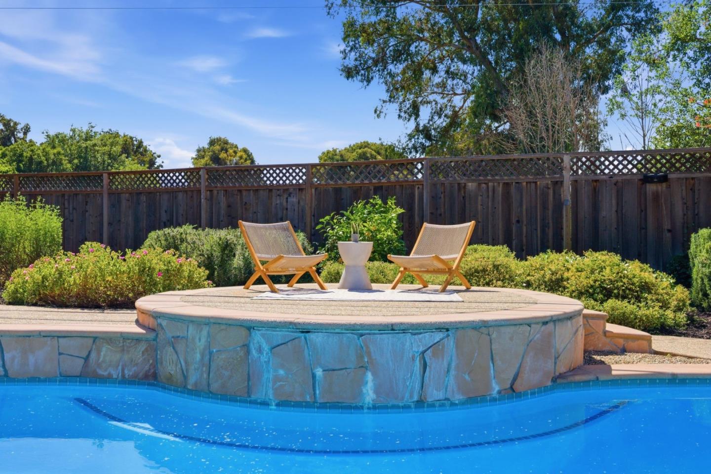 953 West Cardinal Drive