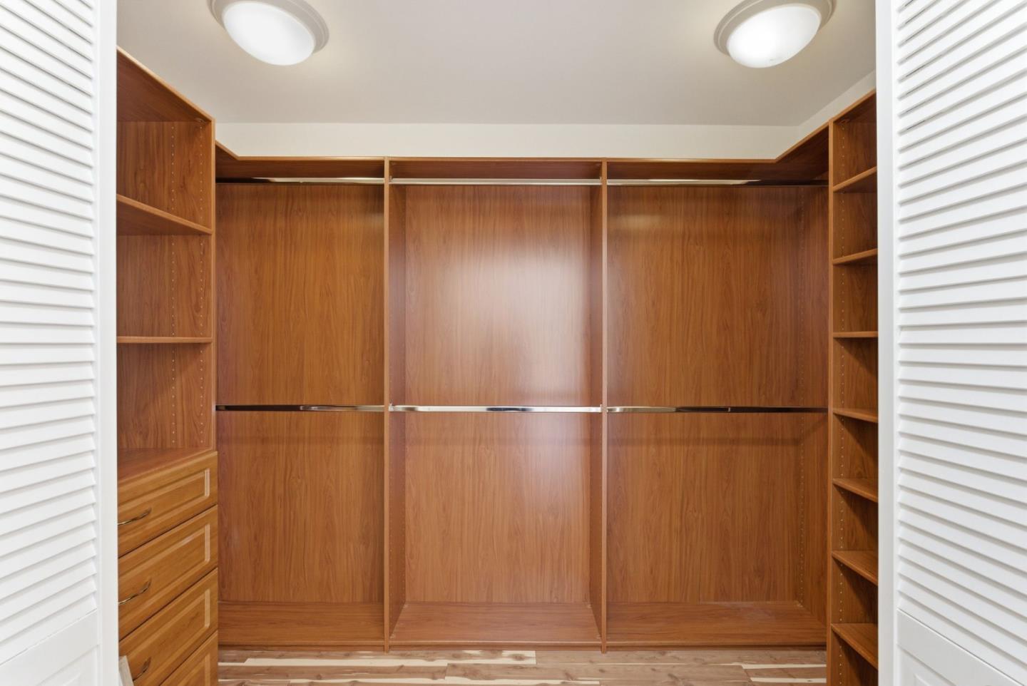 953 West Cardinal Drive