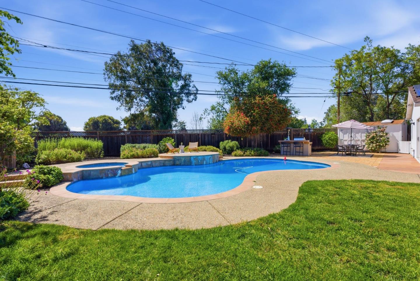 953 West Cardinal Drive