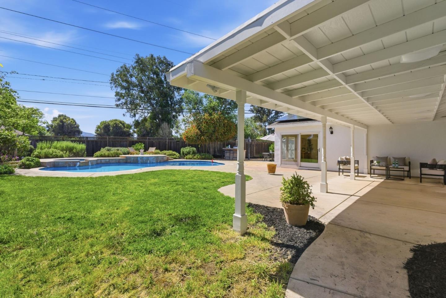 953 West Cardinal Drive