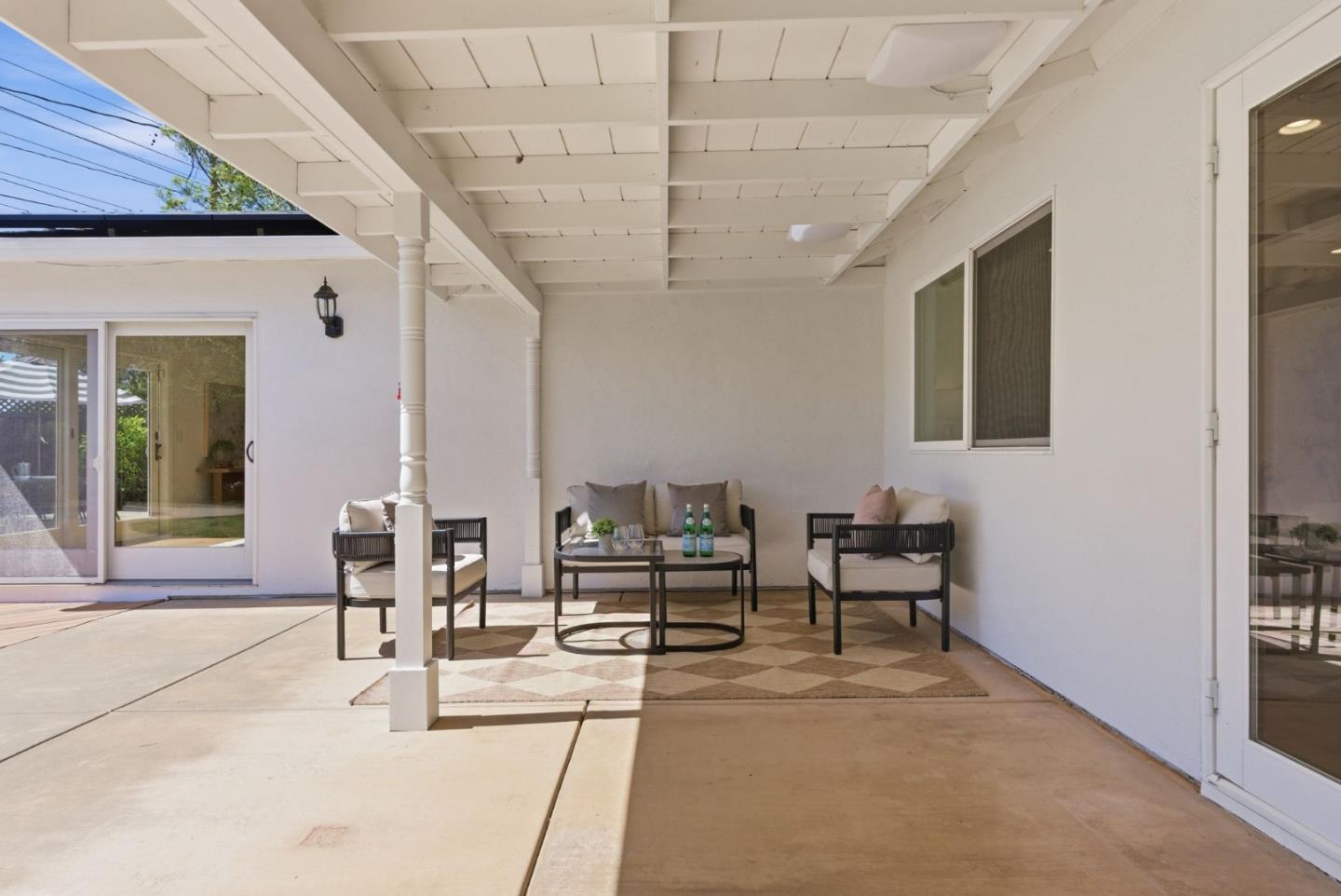 953 West Cardinal Drive