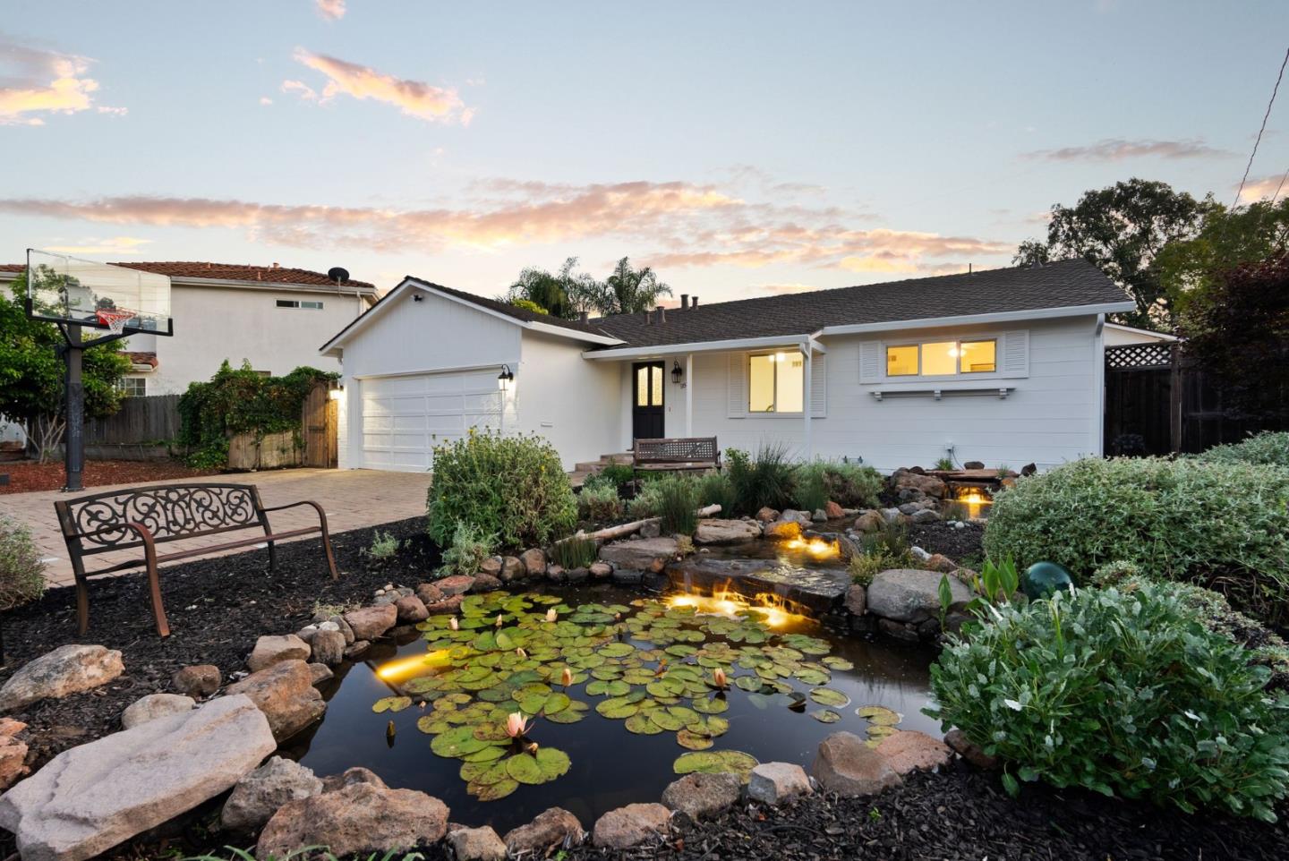 953 West Cardinal Drive