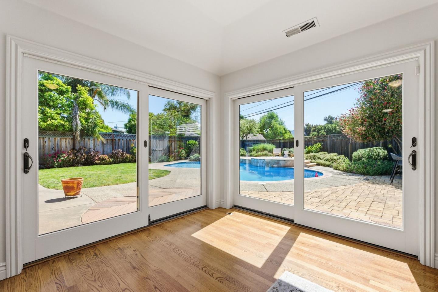 953 West Cardinal Drive