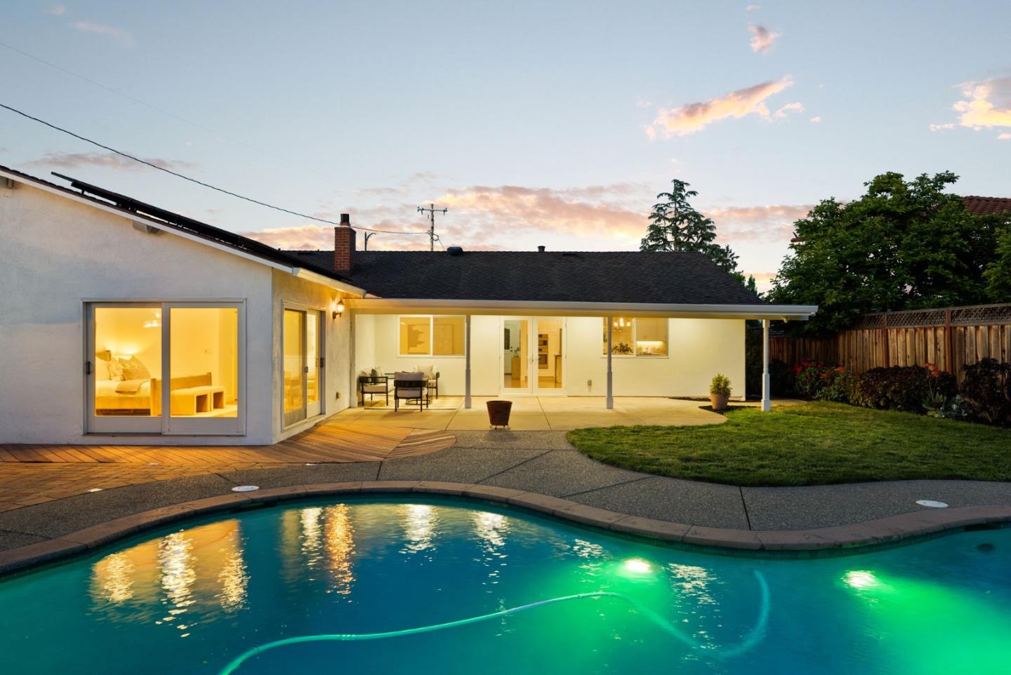 953 West Cardinal Drive