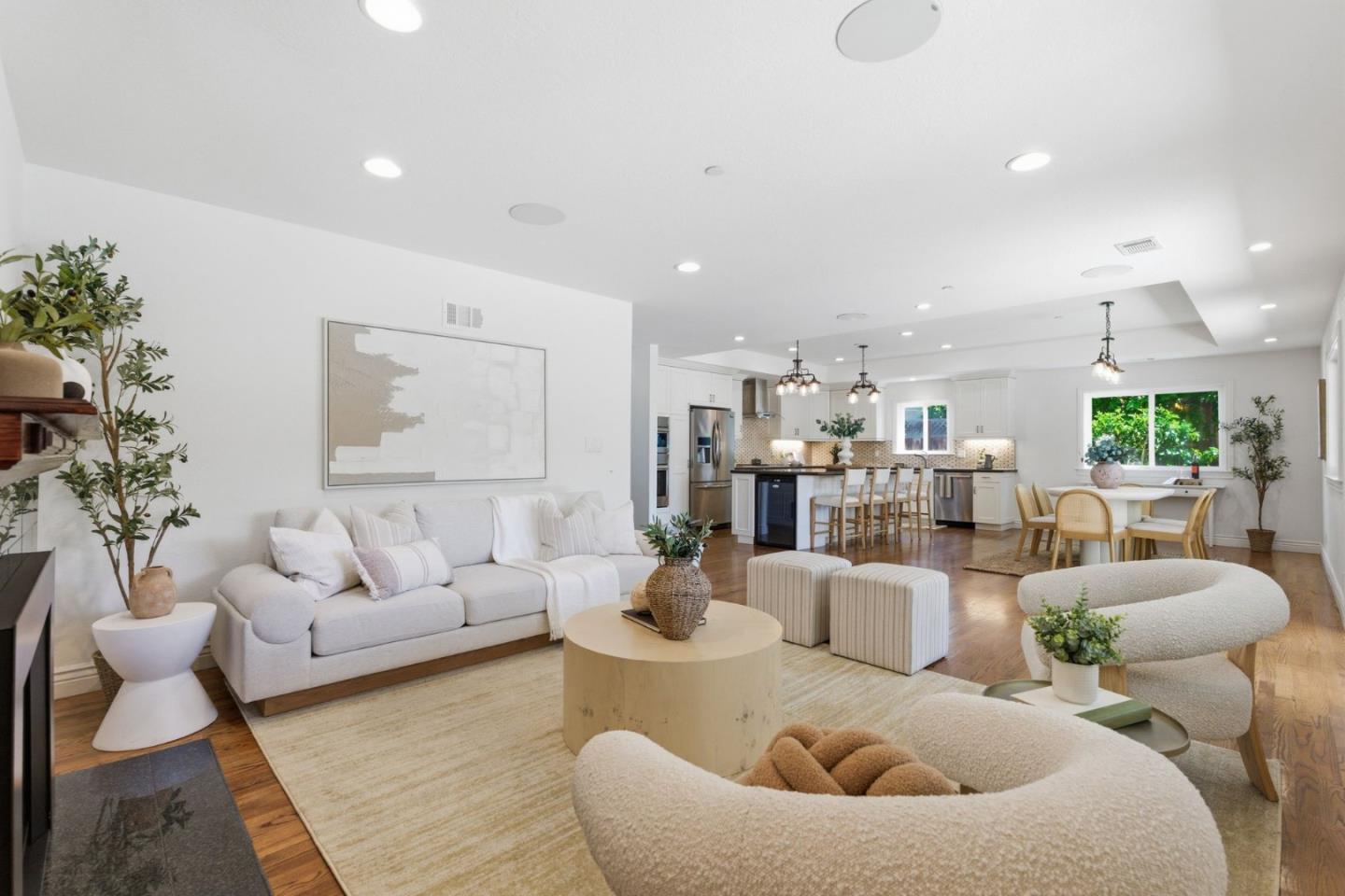 953 West Cardinal Drive