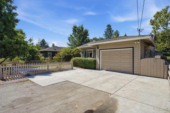312 E Oakwood BLVD