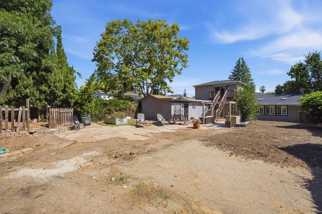 312 E Oakwood BLVD