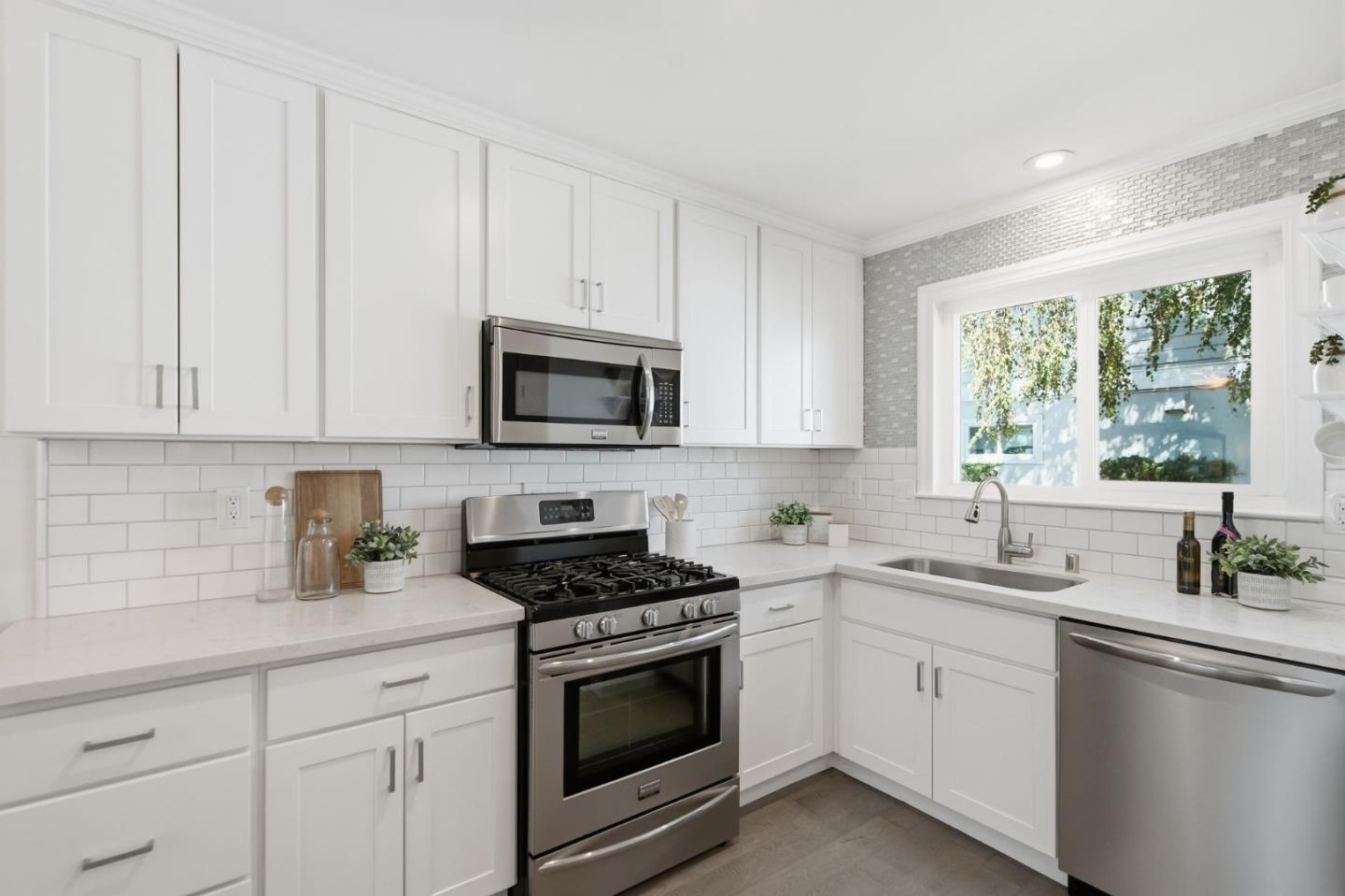445 Oak AVE