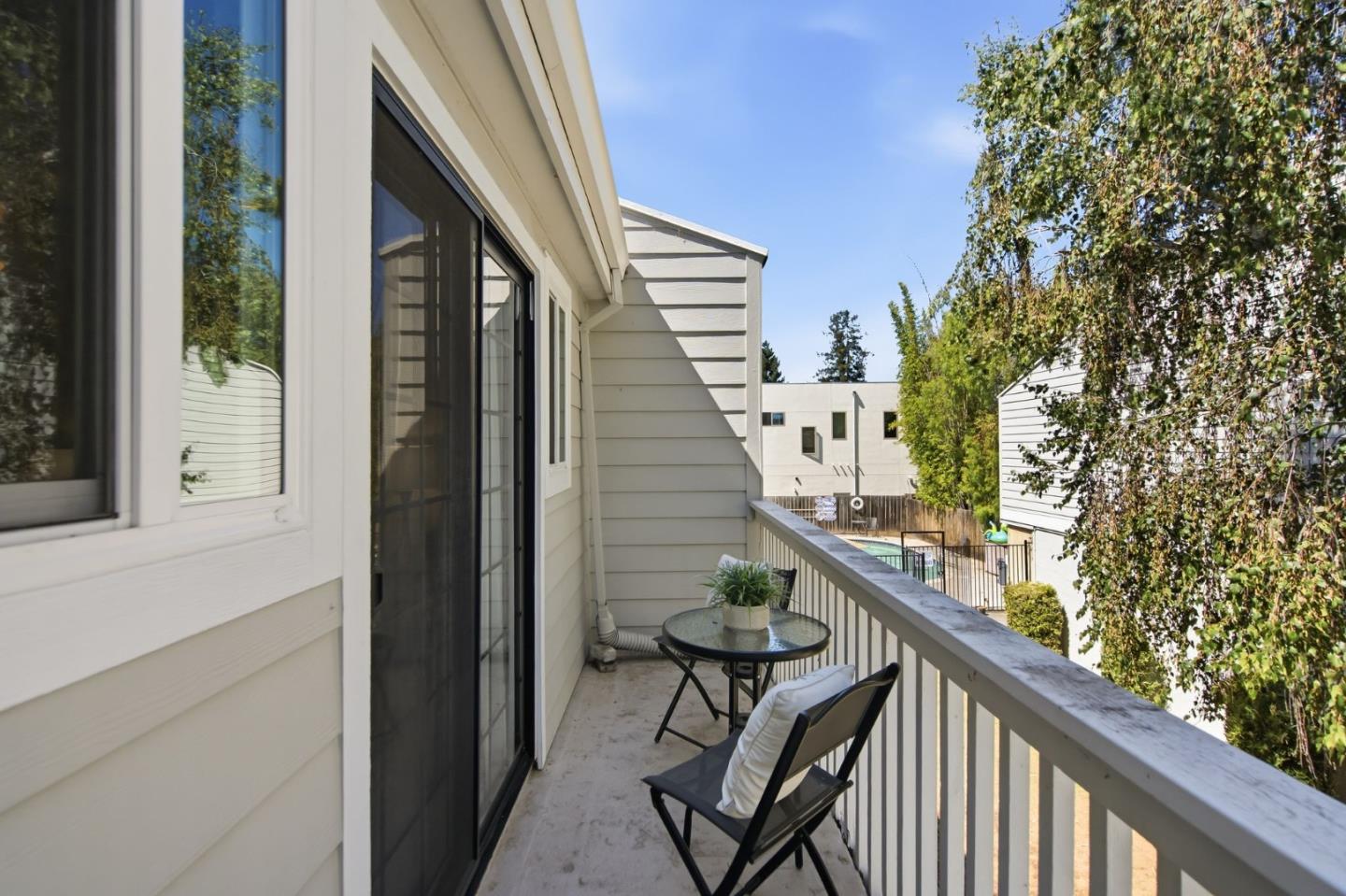445 Oak AVE