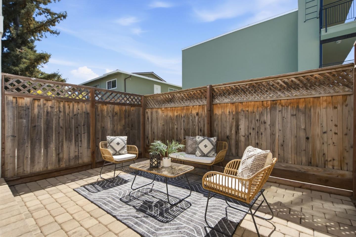 445 Oak AVE