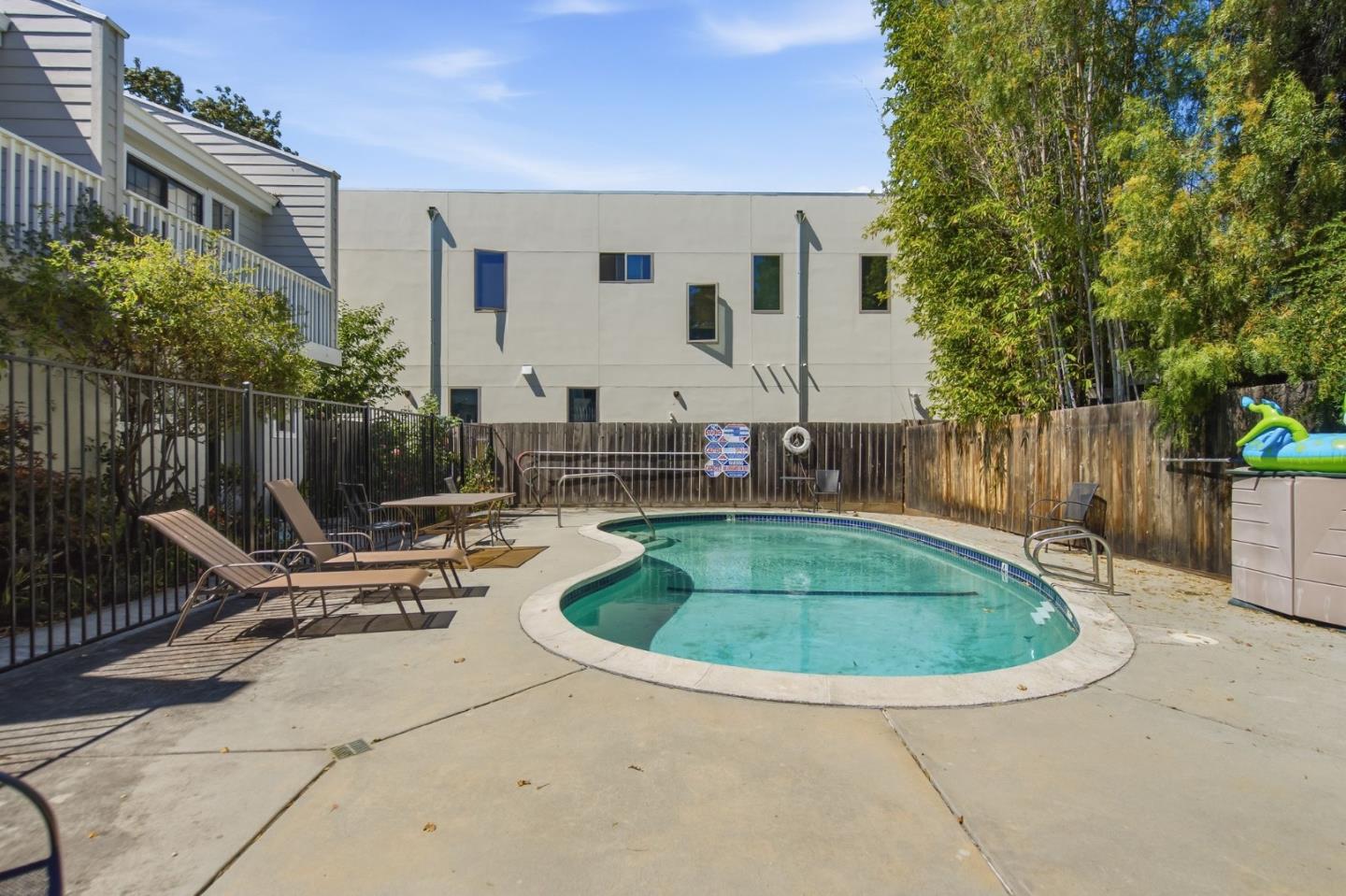 445 Oak AVE