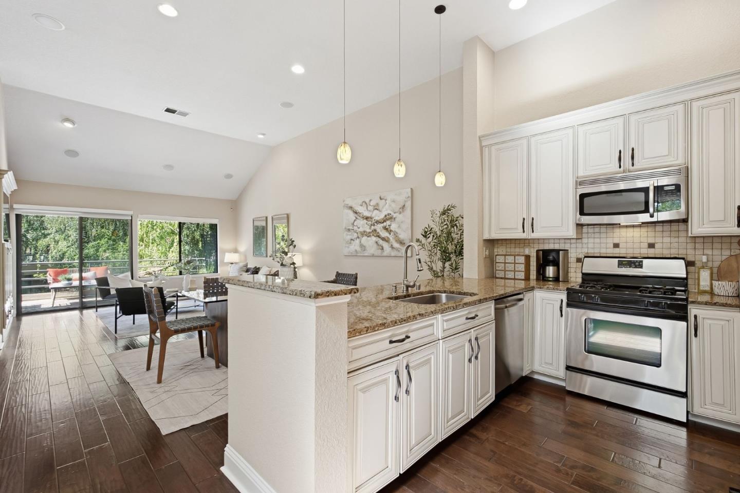3030 Lakemont DR 3