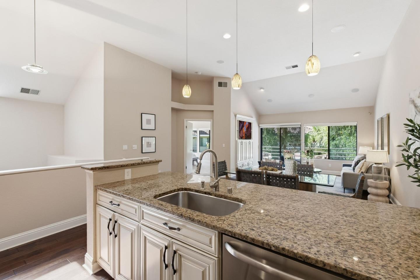 3030 Lakemont DR 3
