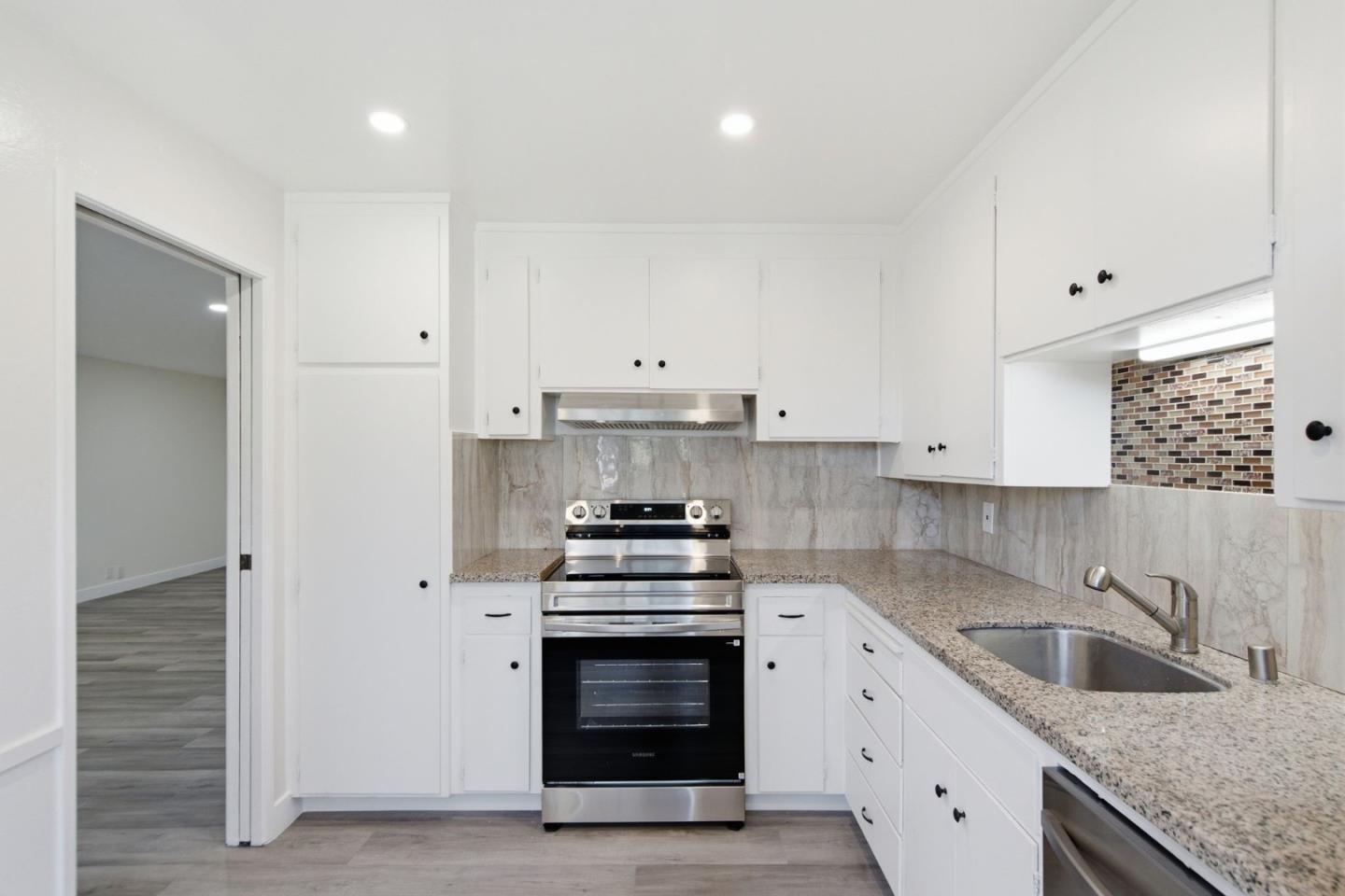 1458 Hudson ST 302