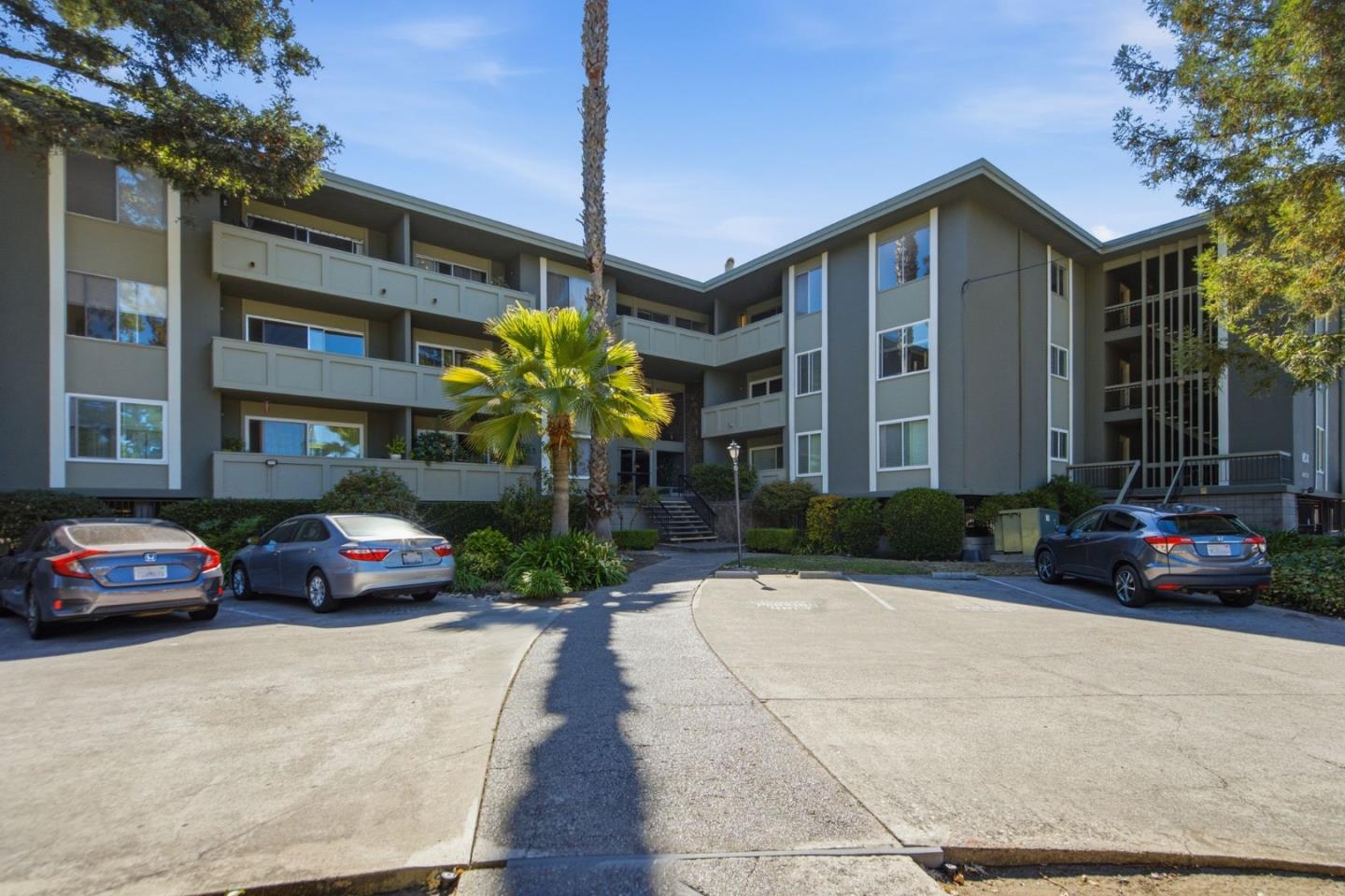 1458 Hudson ST 302