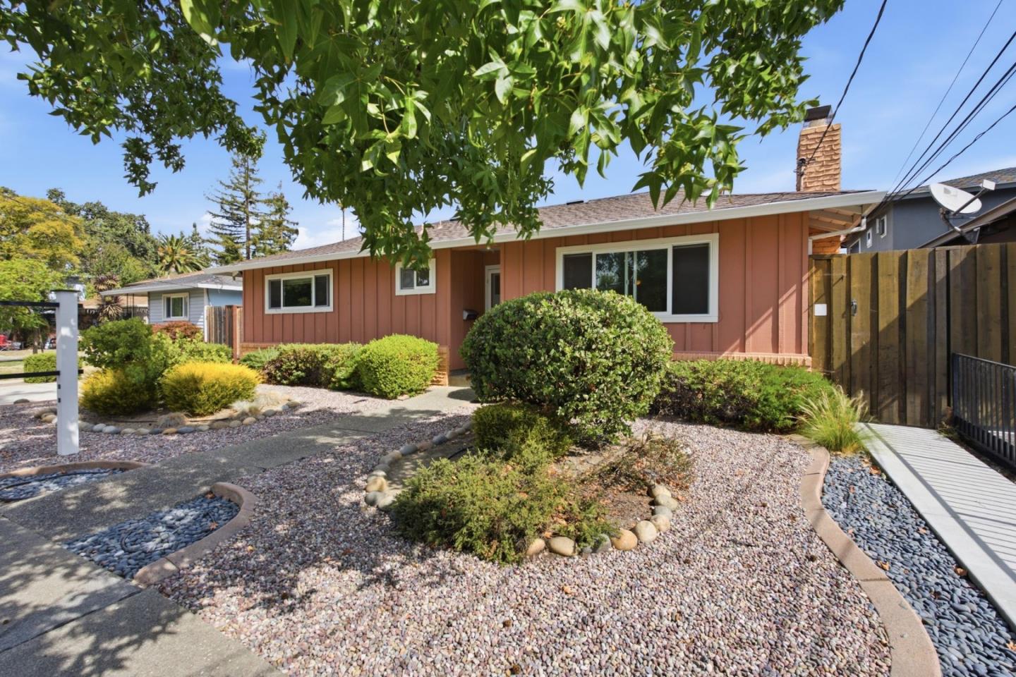 1519 Hawes CT