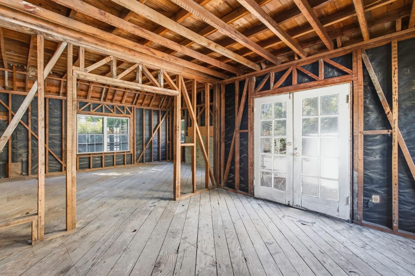 655 Embarcadero RD